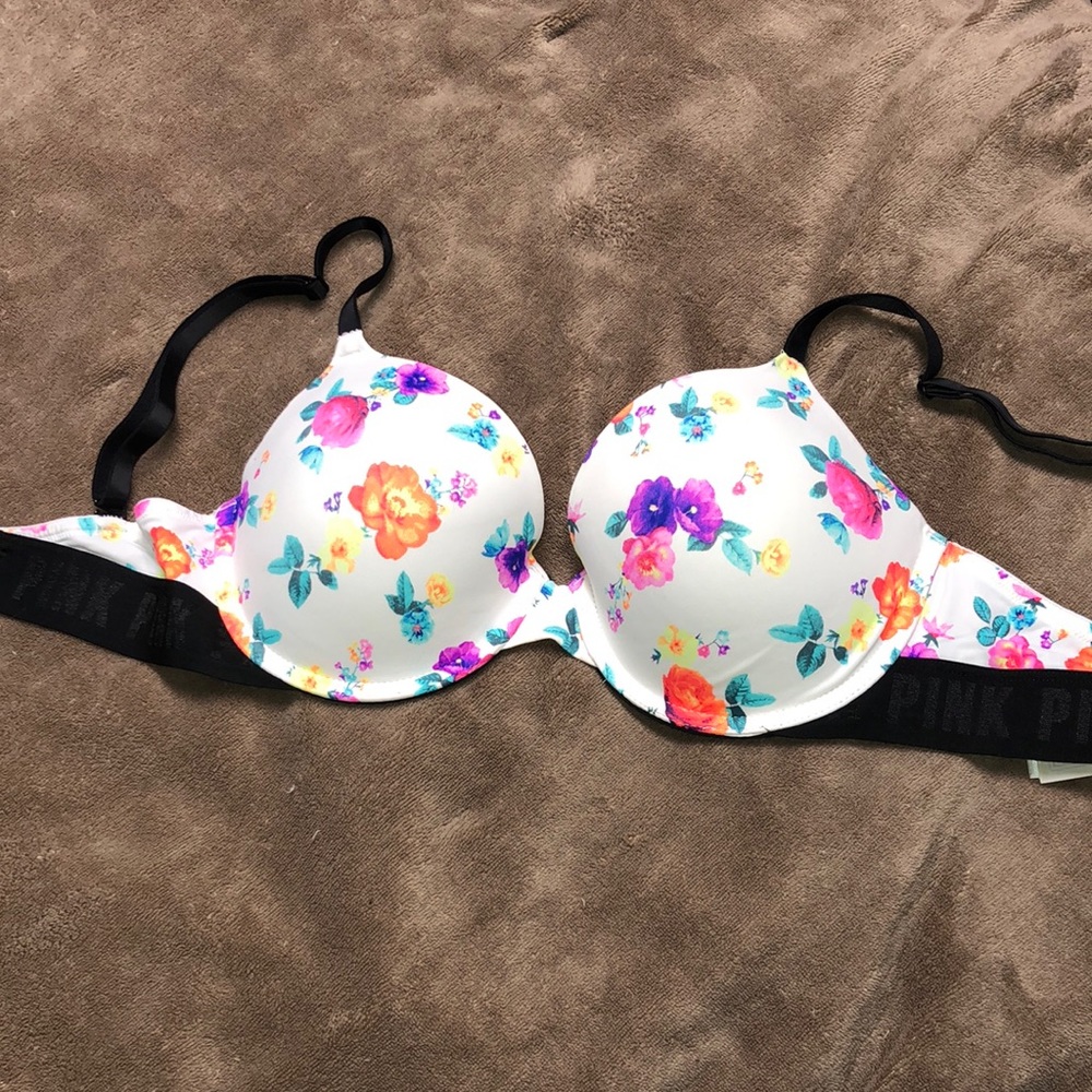32DD NWOT VS/Pink Wear Everywhere T-Shirt Bra